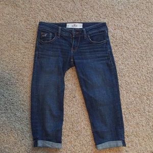 Dark wash Hollister capris!